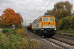 Welch eine Freude: am 20.10.2013 kam die SGL 232 446-5 (V300.18) mit ein paar Schotterwägelchen in Richtung Süden durch Wehretal-Reichensachsen.