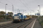 Spitzke Logistik V 100-SP-006 (92 84 2203 006-6 NL-SLG) mit einem Bauzug Richtung Eisenach, am 29.10.2023 in Vieselbach.