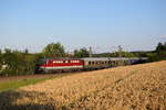 1142 654 der SVG ist am 13. Juli 2018 mit der Beförderung eines Sonderzuges von München nach Waiblingen betraut. Ulm hat der Zug bereits hinter sich gelassen und ist hier kurz vor Westerstetten.