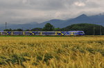 Ein Meridian ET306 Triebzug auf dem Weg von München nach Salzburg bei Übersee am Chiemsee bei tiefen Wolken am 02.07.16