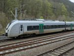 Ein Triebwagenzug der Mitteldeutschen Regiobahn im April 2017 am Bahnhof Tharant.