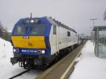 Lok Nr.6 der NOB mit Zug 80521 Westerland(Sylt) - Hamburg-Altona im verschneiten Bahnhof Heide (Holstein). Mit diesen Loks vom Typ DE 2700 hatte die NOB in letzter Zeit erhebliche Probleme. 3.3.06