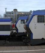 Nasenvergleich. Zwei MAK DE 2700 der NOB stehen nebeneinander in Hamburg-Altona. Zuvorderst DE 2700-08 (251 008-9) Aufgenommen am 10.04.2012.