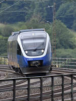 Der NordWestBahn-Triebzug VT 643 311 Anfang Juli 2019 auf dem Altenbekener Viadukt.