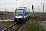 VT 648 369 (NWB) verlässt aqm 27.02.2020 mit der RB 31 nach Moers den Hbf. Duisburg.