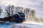 Am 12.01.2021 herrschte Chaos auf dem Haller Willem. Auf Grund von witterungsbedingten Störungen kam es zu Verspätungen und vielen Zugausfällen. Hier fährt VT 643 346 der NordWestBahn als RB75 von Osnabrück nach Bielefeld und erreicht in wenigen Minuten Sutthausen. Der VT 643 346 hat eine besondere Geschichte. Er wurde als Zweiteiler gekauft (VT 775). Später erhielt er (VT 775) und ein weiterer Triebwagen (VT 776) ein Mittelteil und wurde zum Dreiteiler umgebaut. Nun heißen die Triebwagen VT 643 346 und VT 346 347. Beide Triebwagen fahren derzeit im OWL-Netz der NordWestBahn. 