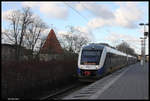 VT 648070 der NWB aus Wilhelmshaven hält hier am 5.1.2017 um 11.54 Uhr im Bahnhof Osnabrück Altstadt.