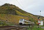 Alpha Trains Europa 460 010/510, vermietet an Transregio, befindet sich als RB 26 (25427)  Mittelrheinbahn  Roisdorf - Mainz Hbf am 31.10.17 am Bopparder Hamm zwischen Boppard und Spay kurz vor dem nchsten Halt in Boppard Hbf.