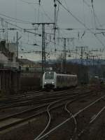 Der Transregio 460 001-1 steht in Erwartung neuer Aufgaben auf einem Abstellgleis im Koblenzer Hauptbahnhof bereit.