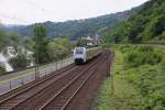 460 011 mit dem Ziel Koblenz Hbf. Aufgenommen bei Bacharach am 12.97.2014.