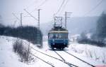 T 6 der Trossinger Eisenbahn ist im Februar 1991 zwischen Trossingen Bahnhof und Trossingen Stadt unterwegs.