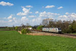 185 538 und 185 531 von TX Logistik mit dem verspäteten EKOL am 10. April 2017 bei Hilperting.