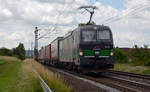 193 266 schleppte am 16.06.17 einen Zug des kombinierten Verkehrs durch Himmelstadt Richtung Gemünden.