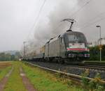 182 529 (ES 64 U2-029) am Zugschluss eines Sonderzuges, der am 17.10.2015 mit 01 150 bespannt in Richtung Süden unterwegs war. Aufgenommen in Ludwigsau-Friedlos.