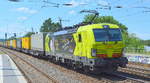 TX Logistik AG mit der ATLU  Vectron   193 556  [NVR-Nummer: 91 80 6193 556-8 D-ATLU]  TXL WITH THE LICENCE TO RAIL  und KLV-Zug nach Rostock am 13.06.19 Saarmund Bhf.