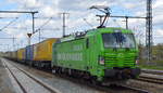 TX Logistik AG, Bad Honnef [D] mit der grünen Railpool Vectron  193 996-6  [NVR-Nummer: 91 80 6193 996-6 D-Rpool] und Taschenwagenzug am 05.05.21 Durchfahrt Bf. Golm (Potsdam). 