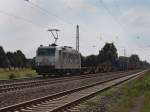 Die 185 540 am 10.08.2010 mit einem Containerzug unterwegs bei Drverden.