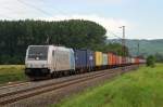 185 671 (TXL) mit Containerzug vor Retzbach (Zellingen) [04.08.2012]