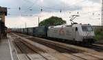 Auch die 185 538-6 von TXlogistik, mit dem Stellenangebot für Triebfahrzeugführer und Wagenmeister, durchfährt am 23.4.2014 mit dem LKW-Walter Ganzzug den Bahnhof Kirchstetten Richtung Wien.