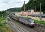 182 529 von TX Logistik zieht am 26. Juni 2014 einen Schiebewandwagenzug durch Kronach in Richtung Saalfeld.