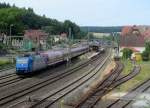 185 513-9 von TX Logistik zieht am 04. Juli 2014 einen Sonderzug aus Kronach in Richtung Lichtenfels heraus.