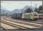 ES64U2-010 schiebt den DHL-Zug von Rostock nach Verona zum Brenner nach. Augenommen im Sommer 2005
