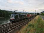 182 512 (ES 64 U2-012) mit KLV-Zug in Fahrtrichtung Rüdesheim.