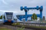 Stadler GTW der UBB hat die Eisenbahn- & Strassenbrücke in Wolgast verlassen und fährt auf den Hp Wolgast Fähre zu.