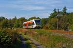 Der VT 128 der vectus Verkehrsgesellschaft mbH (ein Stadler GTW 2/6) am 24.09.2013 kurz vor dem Bahnhof Unnau-Korb. 

Er fährt als RB 28 die Strecke Au/Sieg-Altenkirchen-Hachenburg-Westerburg-Limburg/Lahn (Oberwesterwaldbahn - KBS 461). 

Der Triebwagen mit den NVR-Nummern  95 80 0946 428-9D-VCT / 95 80 0646 428-2 D-VCT und 95 80 0946 928-8 D-VCT wurde 2001 bei DWA unter der Fabrik-Nummer 526/010 gebaut.