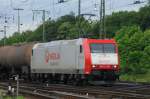 185-CL 005 der Veolia schleppt einen Kesselwagenzug quer ber die Nordeinfahrt-Gruppe von Gremberg Gbf Richting Gterumfahrung und weiter Richtung Troisdorf.