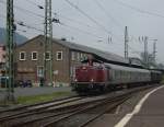 V100 2299 der VEB erreicht mit ihrem RE aus Frankenberg(Eder) den Bahnhof Marburg.