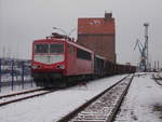 Während auf Rügen schon wieder das Grün sprießte,gab es,am 22.Januar 2018,sogar in Stralsund noch Schnee.Hier fotografierte ich durch den Zaun,im Stralsunder Nordhafen, die WFL 155