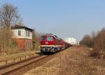 231 012 und 155 110 (WFL) fuhren am 28.03.20 einem Holzzug von Triptis nach Kaufering.
Hier ist der Zug in Krölpa zu sehen.
