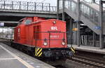 Wedler Franz Logistik GmbH & Co. KG, Potsdam mit ihrer  Lok 15/202 822-3  [NVR-Nummer: 98 80 3202 822-3 D-WFL] am 26.02.24 Durchfahrt Bahnhof Berlin Hohenschönhausen.