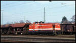 WLE Lok 44 ist hier am 17.3.2002 mit einem Schotterzug im Bahnhof Lengerich zu sehen. Die Maschine war zu diesem Zeitpunkt im Bauzugdienst auf der Rollbahn eingesetzt.