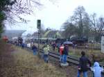 Hochbetrieb im Bahnhof Warstein der WLE. Der Traditonszug des Eisenbahn-Tradition e.V. aus Lengerich (Westf.) fuhr  mit 2 Dampflokomotiven. Bei ihrer vorlufig letzte Fahrt musste die 24 009 Schwerstarbeit leisten. Auf der Rckfahrt wurde sie als Zuglok eingesetzt, whrend die 50 3655 als Schublok eingesetzt wurde.  