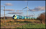 Am 22.11.2021 um 15.46 Uhr ist hier die Westfalenbahn von Braunschweig nach Rheine bei Westerhausen unterwegs.