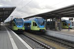 RHEINE (Kreis Steinfurt), 21.12.2015, ET 017 (links) nach  nicht einsteigen  und ET 011 (in der Mitte) als RB-65 von Münster Hbf nach Rheine; ganz rechts ET 006 - der Bahnhof Rheine ist fest in