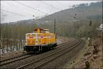 V100 von WIEBE Gleisbau fhrt von Richtung Altena (Westf) komment Richtung Hagen. (07.03.2008)