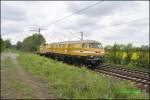 320 001-1, der Gleisbaufirma Wiebe fhrt am 10.05.2010, durch Ahlten.