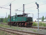 El 2 1123 der Mitteldeutschen Braunkohlengesellschaft stand am 17.08.2006 in der Nähe des Kraftwerkes Mumsdorf und wartete auf den nächsten Einsatz. Der Betrieb wurde wenige Wochen später auf Dieselloks umgestellt und das Kraftwerk 2013 endgültig stillgelegt.