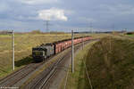 Am 14.03.2020 ist die Maschine 562 mit einem beladenen Kohlezug auf der Hambachbahn bei Heppendorf in Richtung Kraftwerke unterwegs.