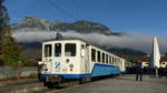 Eine Zugspitzbahn bestehend aus dem Triebwagen 309 und den Beiwagen 211 und 213 steht in Garmisch-Partenkirchen zur Abfahrt bereit. Aufgenommen am 9.10.2018 9:08