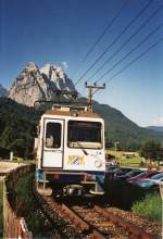 Neuer Triebzug Nr. 14 der Bayerischen Zuspitzbahn (Meterspur-Adhsions-Zahnradbahn), kurz vor dem Haltepunkt Kreuzeckbahn 761m, im Juli 2009.