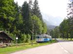 Die Bayrische Zugspitzbahn ist am 21.08.10 auf dem Weg vom Bahnhof Eibsee nach Grainau unterwegs.