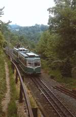 Ende der 1970er Jahre fahren zwei Tw der Drachenfelsbahn in Richtung Bergstation. Von diesen Triebwagen wurden vier zwischen 1955 und 1960 in Dienst estellt, ein weiterer folgte 1978. Sie stehen heute noch im Einsatz.