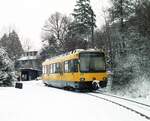 SSB Stuttgart Zahnradbahn__ZT4.1 Nr.1001 von der Endstation Degerloch kommend hat gleich die Haltestelle 'Nägelestraße' erreicht.__12-1986