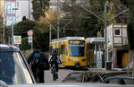 Plötzlich war auf der Straße viel los - 

Nachdem es recht ruhig auf der Alten Weinsteige war, als ich auf die Bahn wartete, waren dann doch etliche Autos und Fahrradfahrer unterwegs, als die Zahnradbahn erschien. Das ursprünglich geplante Bild war dadurch unmöglich uns so konnte unter diesen ungünstigen Bedingungen nur diese Aufnahme beim Halt an der Wielandstraße machen. 

24.02.2024 (M)