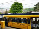 Zahnradbahn Stuttgart__Tw 1002 sagt  Ade ! . Hier an der Ausweich-Haltestelle 'Wielandshöhe'.__14-05-2023