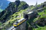 Nostalgiegarnitur der Wendelsteinbahn talwrts fahrend kurz unterhalb des Bergbahnhofes.Die Wendelsteinbahn ist die lteste Hochgebirgsbahn Deutschlands. 28.07.08